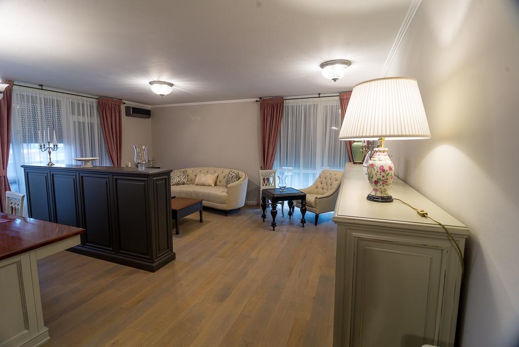 Apartament Alex อาราด ภายนอก รูปภาพ