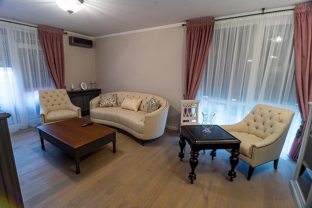 Apartament Alex อาราด ภายนอก รูปภาพ